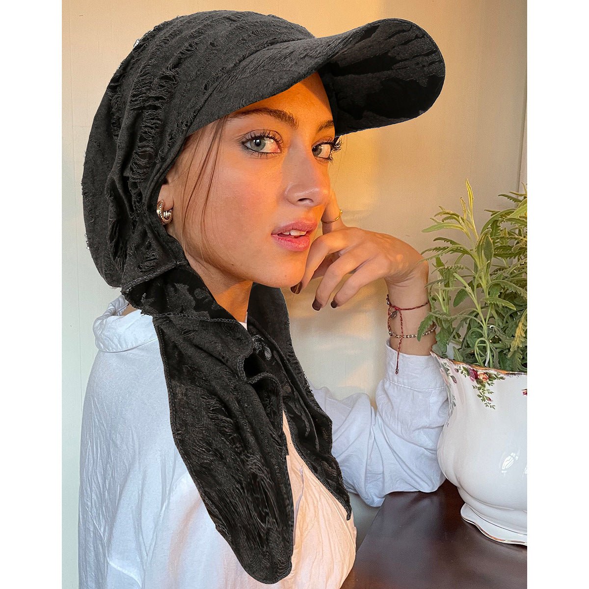 Women's Multi-Color Fashion Baseball Cap – Frayed Edge Boho Beanie with Feather Detail（MH113）